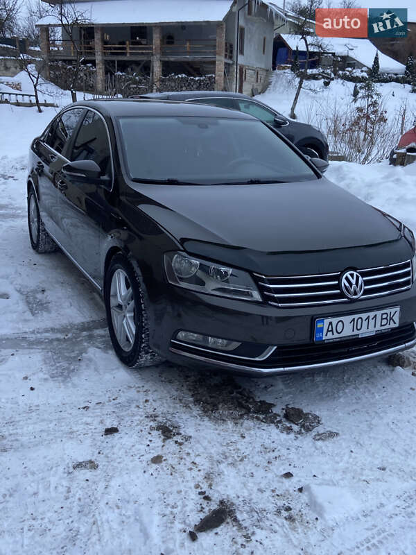 Седан Volkswagen Passat 2012 в Каменке-Бугской