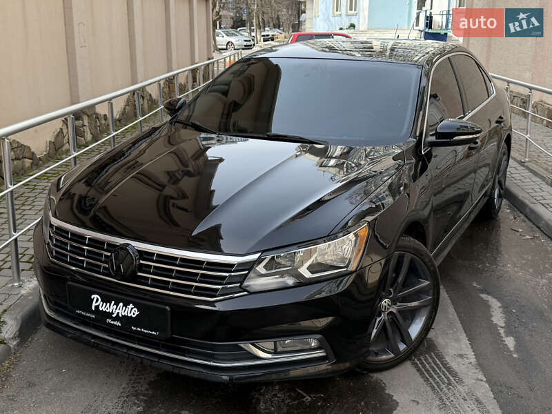 Седан Volkswagen Passat 2015 в Одессе