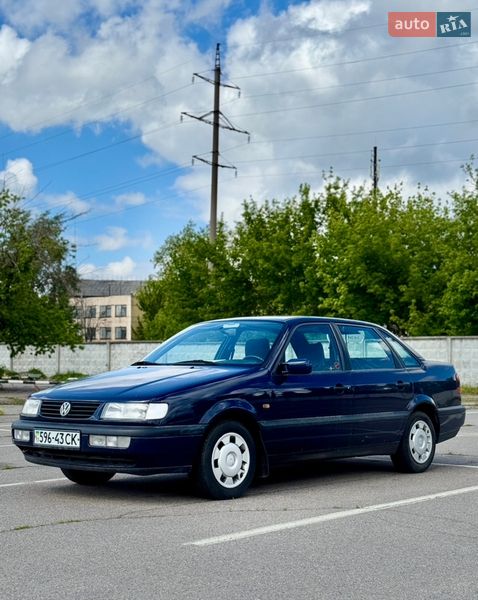 Седан Volkswagen Passat 1996 в Кременчуге