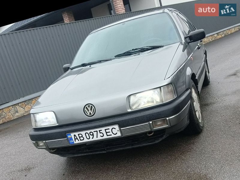 Седан Volkswagen Passat 1988 в Виннице