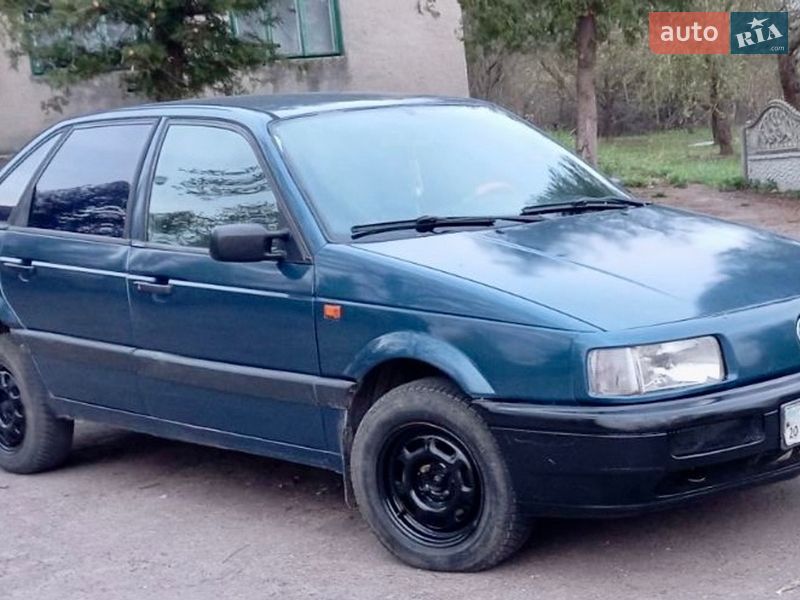 Седан Volkswagen Passat 1990 в Кременце