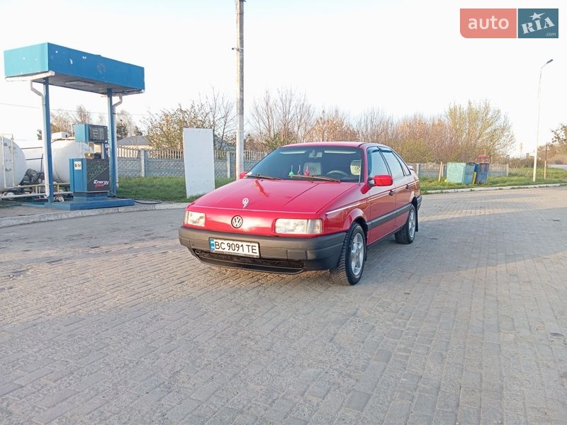 Седан Volkswagen Passat 1993 в Дубно