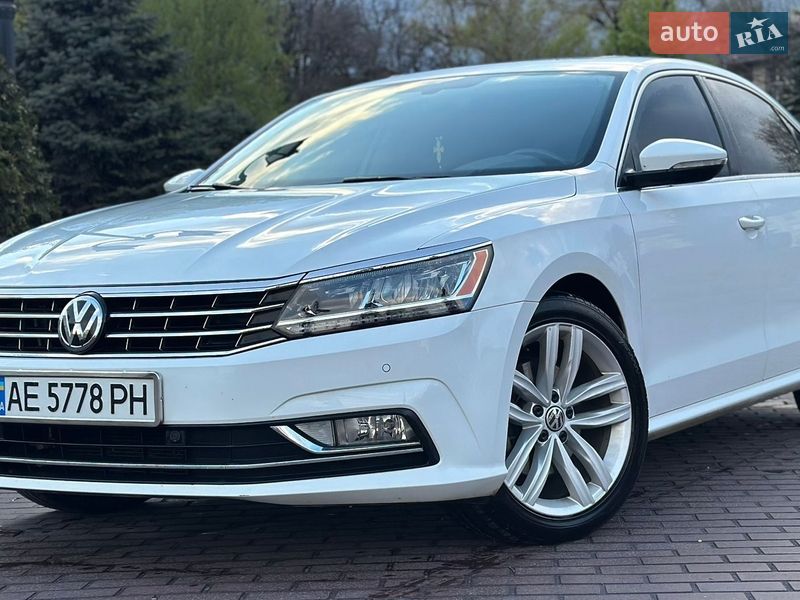 Седан Volkswagen Passat 2018 в Днепре