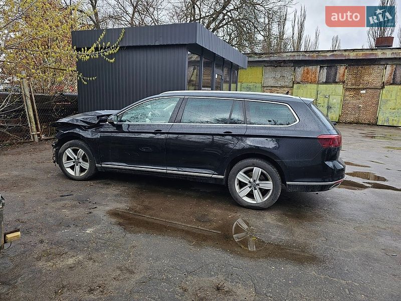 Универсал Volkswagen Passat 2019 в Киеве