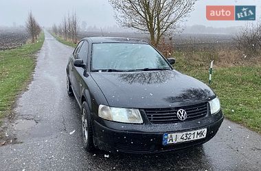Седан Volkswagen Passat 1998 в Любарі