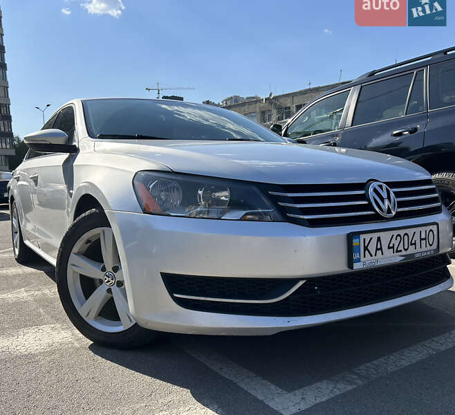 Седан Volkswagen Passat 2012 в Киеве
