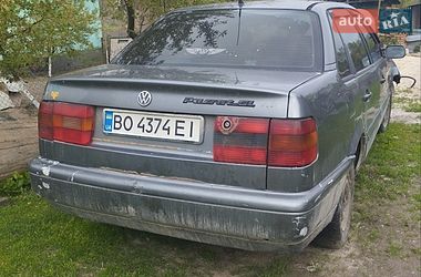 Седан Volkswagen Passat 1994 в Толстом