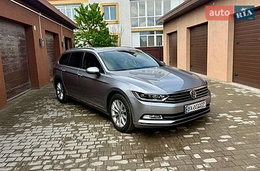 Универсал Volkswagen Passat 2019 в Староконстантинове