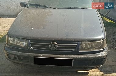 Универсал Volkswagen Passat 1994 в Лугинах