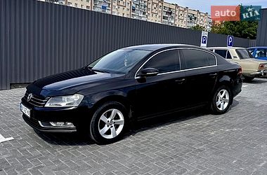 Седан Volkswagen Passat 2012 в Кам'янець-Подільському