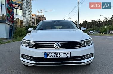 Универсал Volkswagen Passat 2017 в Киеве