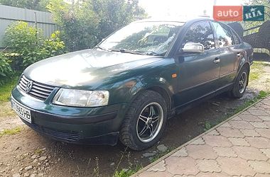 Седан Volkswagen Passat 2000 в Солотвині