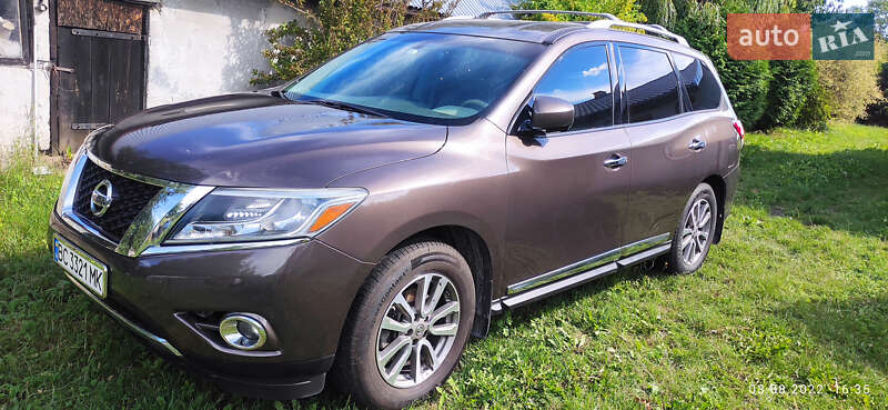 Внедорожник / Кроссовер Nissan Pathfinder 2015 в Шептицькому
