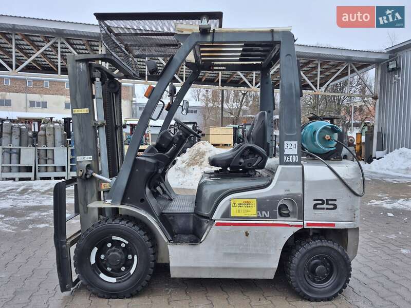 Вилочный погрузчик Nissan PH 2008 в Тернополе