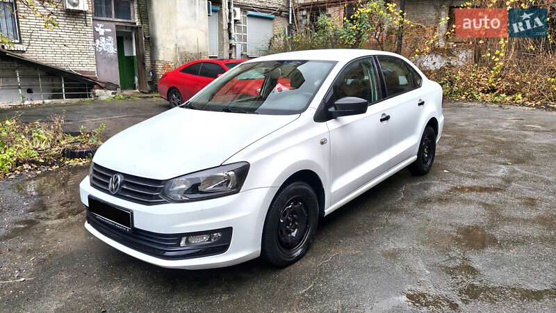 Седан Volkswagen Polo 2016 в Днепре