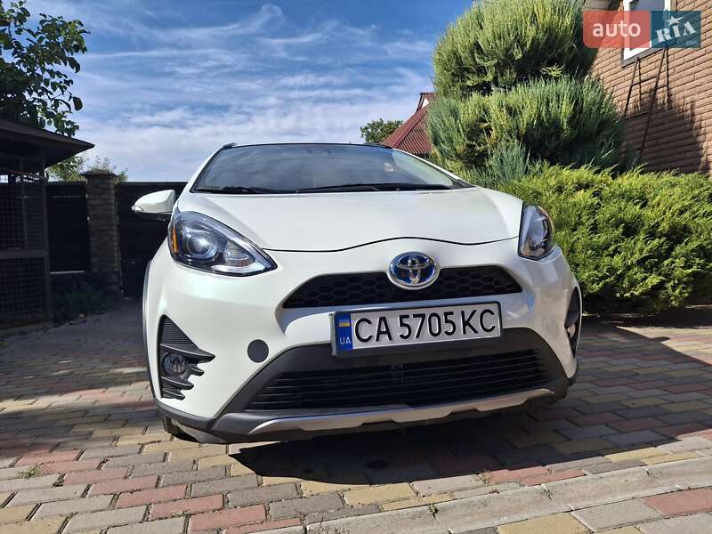 Хэтчбек Toyota Prius C 2018 в Киеве