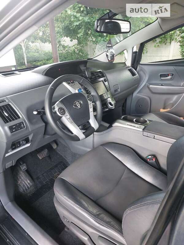 Минивэн Toyota Prius MPV 2012 в Здолбунове