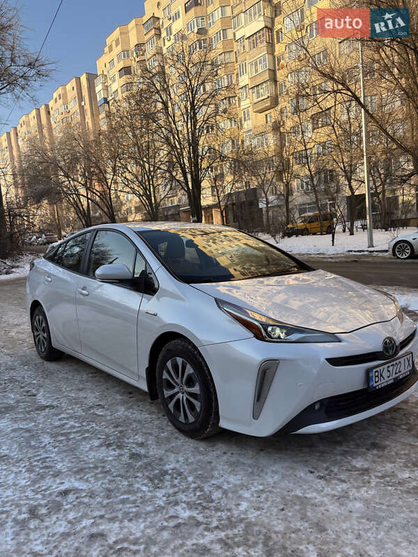 Хэтчбек Toyota Prius 2022 в Киеве