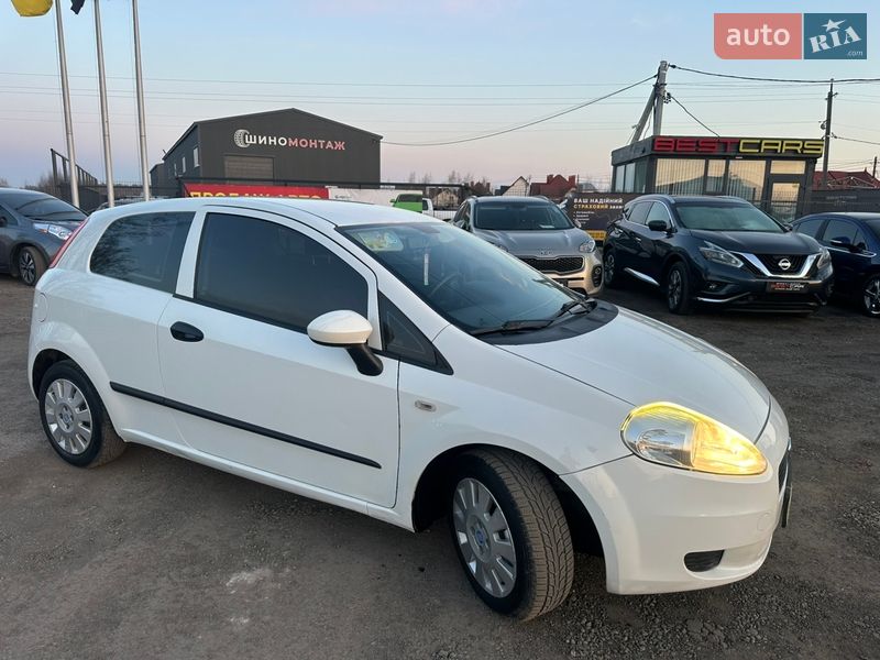 Хэтчбек Fiat Punto 2011 в Ивано-Франковске Хэтчбек Fiat Punto 2011 в Ивано-Франковске