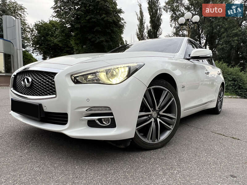 Седан Infiniti Q50 2014 в Киеве