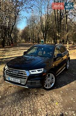 Позашляховик / Кросовер Audi Q5 2017 в Львові