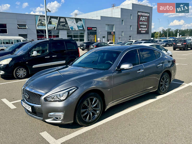 Седан Infiniti Q70 2015 в Киеве Седан Infiniti Q70 2015 в Киеве