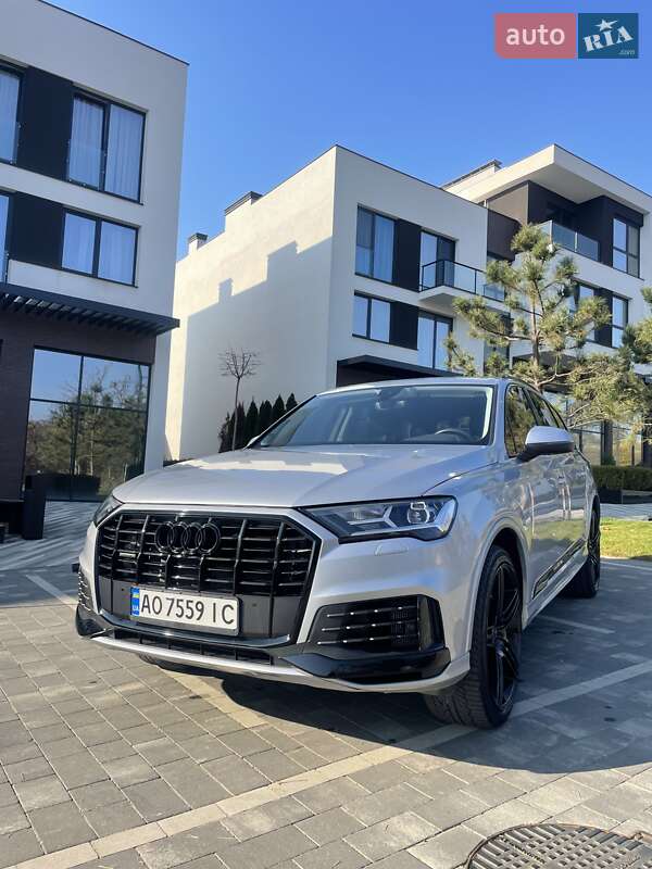 Внедорожник / Кроссовер Audi Q7 2019 в Ужгороде