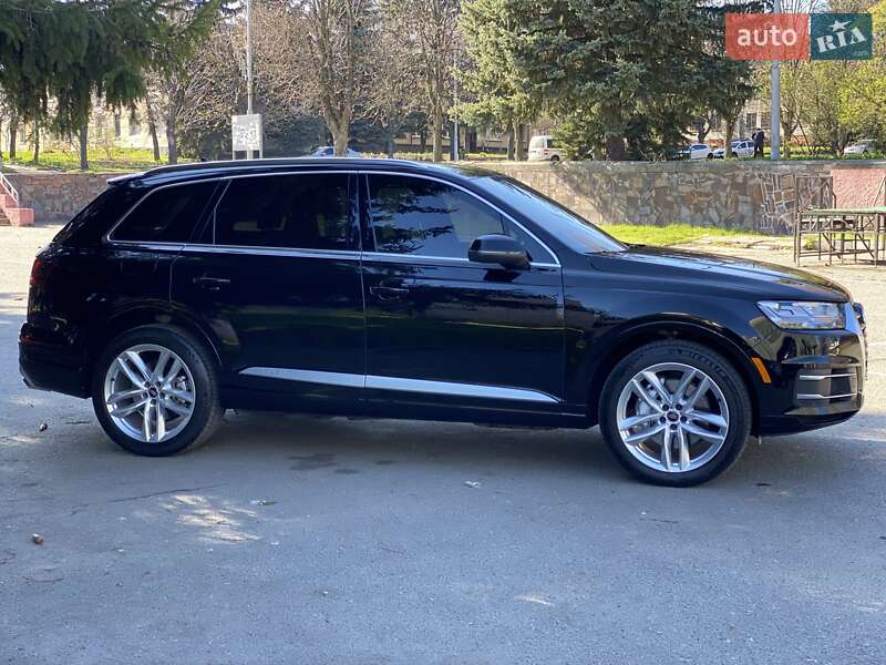 Позашляховик / Кросовер Audi Q7 2016 в Солоному