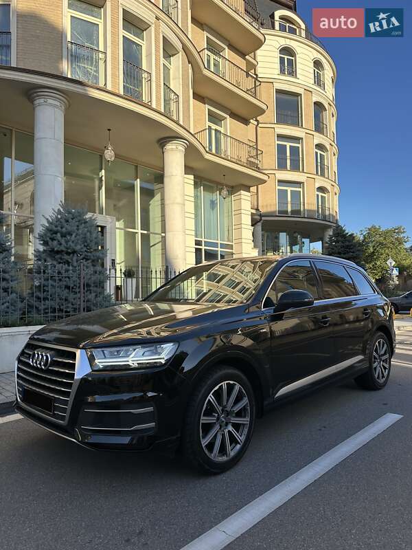 Внедорожник / Кроссовер Audi Q7 2018 в Киеве