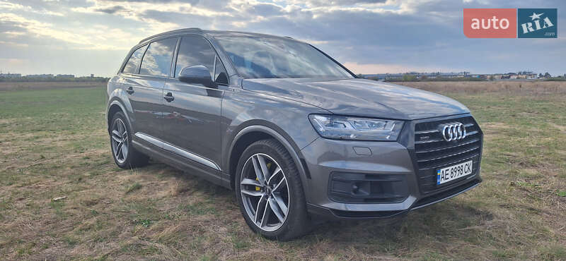 Позашляховик / Кросовер Audi Q7 2018 в Дніпрі