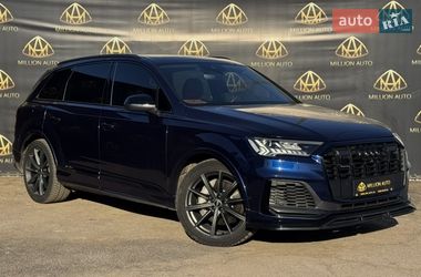 Позашляховик / Кросовер Audi Q7 2021 в Києві