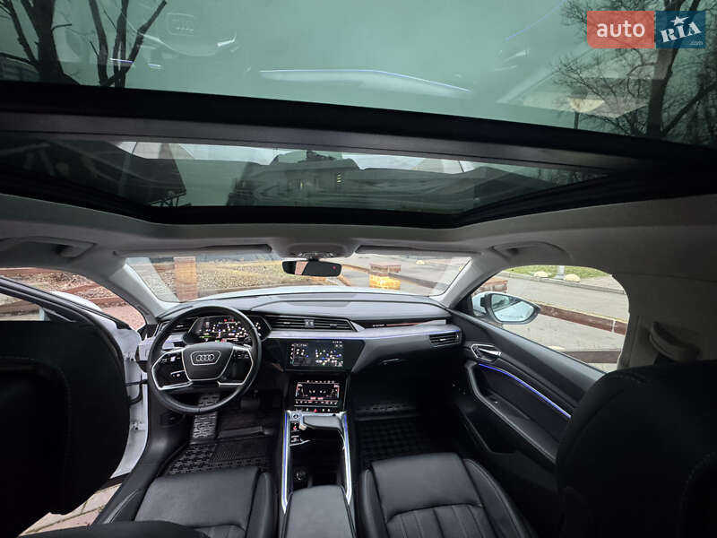 Внедорожник / Кроссовер Audi Q8 e-tron 2023 в Киеве