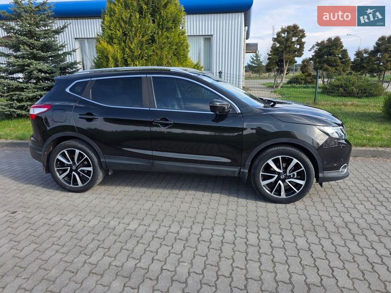 Позашляховик / Кросовер Nissan Qashqai 2015 в Радехові