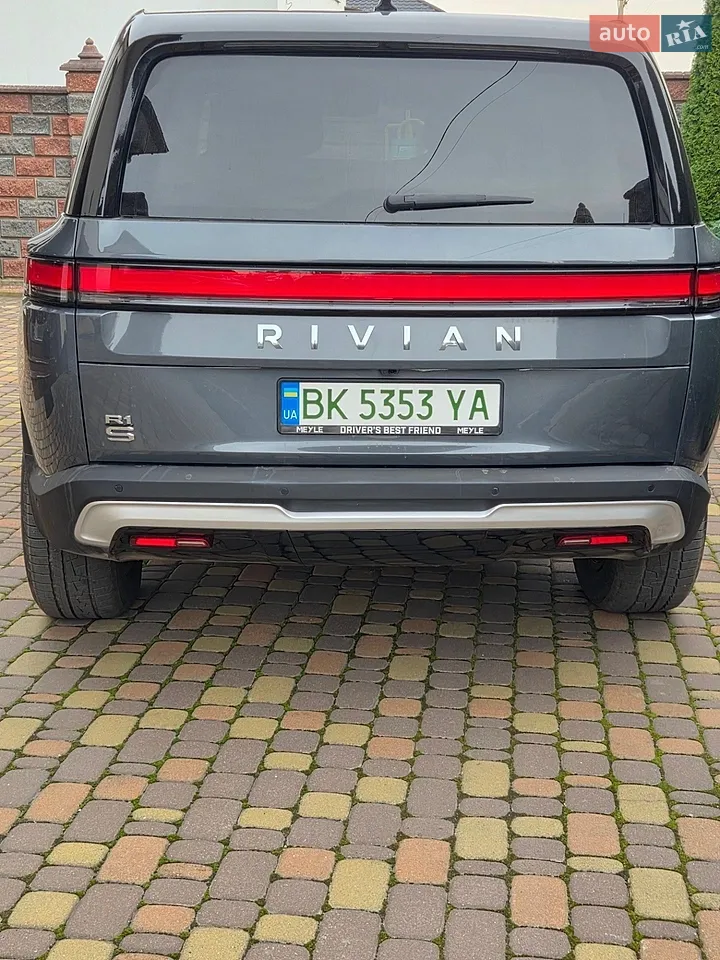 Rivian R1S 2024 photo 2