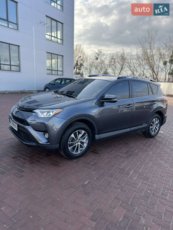 Внедорожник / Кроссовер Toyota RAV4 2016 в Ровно