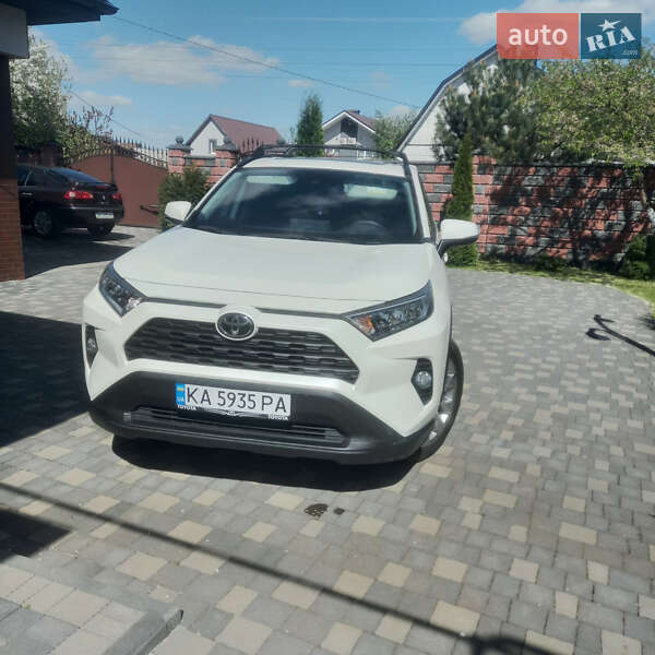 Внедорожник / Кроссовер Toyota RAV4 2021 в Ровно