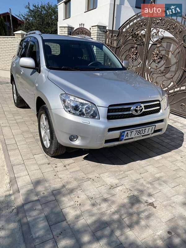 Внедорожник / Кроссовер Toyota RAV4 2008 в Ивано-Франковске