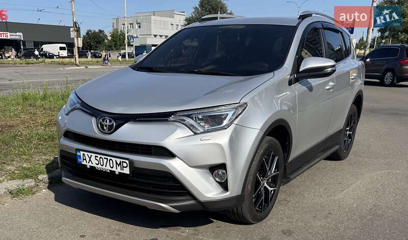 Позашляховик / Кросовер Toyota RAV4 2016 в Києві