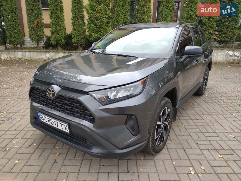 Внедорожник / Кроссовер Toyota RAV4 2020 в Ровно