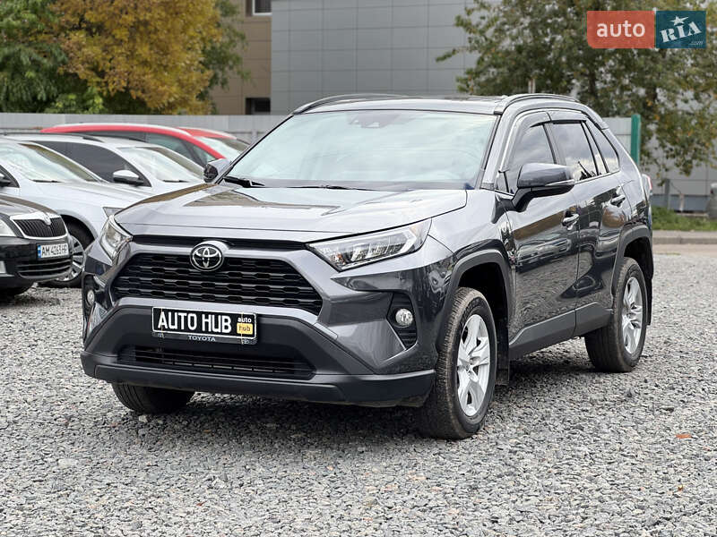 Внедорожник / Кроссовер Toyota RAV4 2021 в Бердичеве