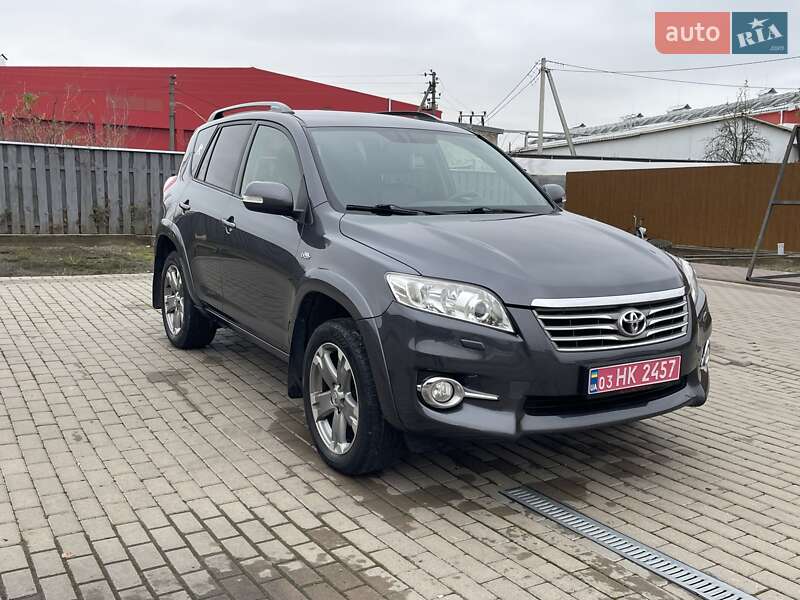 Позашляховик / Кросовер Toyota RAV4 2010 в Рівному