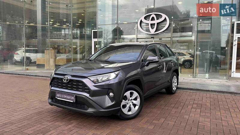 Позашляховик / Кросовер Toyota RAV4 2020 в Києві