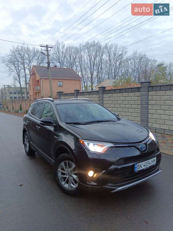 Внедорожник / Кроссовер Toyota RAV4 2016 в Ровно