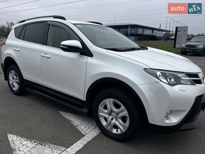 Внедорожник / Кроссовер Toyota RAV4 2014 в Киеве