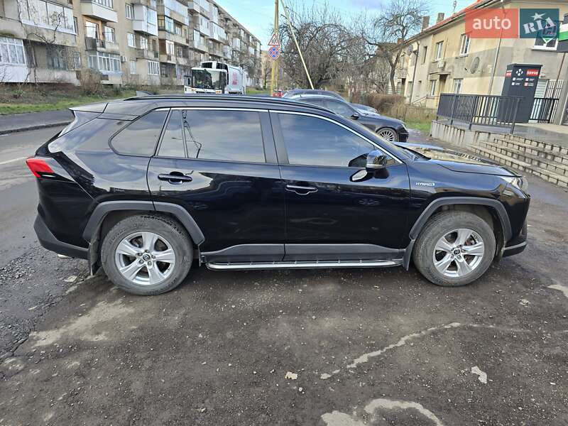 Позашляховик / Кросовер Toyota RAV4 2020 в Ужгороді