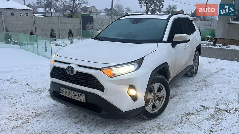 Позашляховик / Кросовер Toyota RAV4 2020 в Мерефа