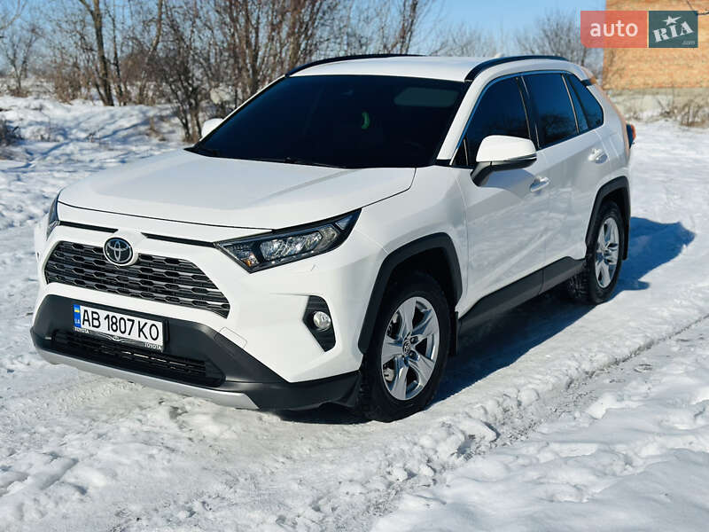 Позашляховик / Кросовер Toyota RAV4 2020 в Тульчині