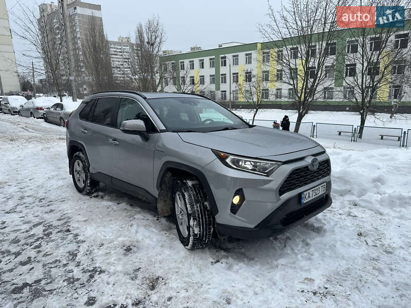 Внедорожник / Кроссовер Toyota RAV4 2020 в Киеве