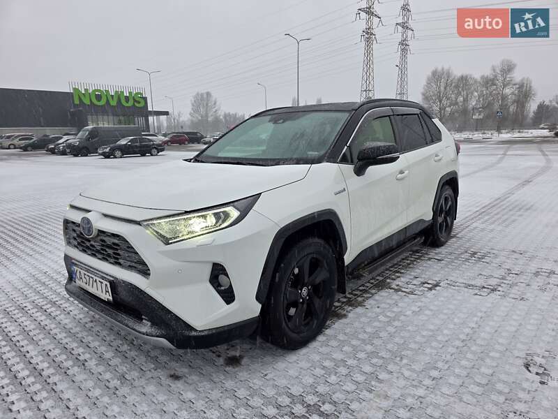 Внедорожник / Кроссовер Toyota RAV4 2021 в Киеве