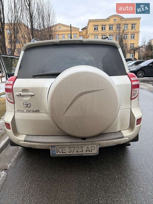 Внедорожник / Кроссовер Toyota RAV4 2012 в Киеве